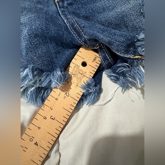 Free People we the free size 26 mid wash denim jean shorts distressed - Picture 6 of 11
